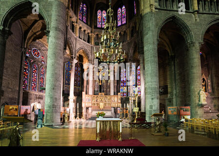 Dinant, Namur / Belgique - 11 août 2019 - vue de l'autel dans la Cathédrale Notre Dame de la ville de Dinant Banque D'Images