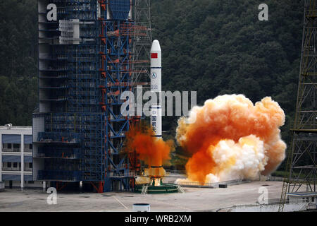 Une Longue Marche 2C (CZ-2C) lancée chargé avec des satellites de télédétection Yaogan-30 décollera du centre de lancement de satellites de Xichang Xichang près de Banque D'Images