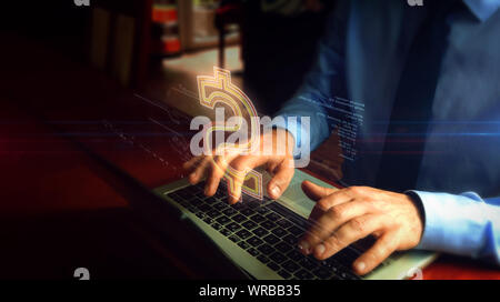 Man typing on laptop avec écran holographique symbole dollar plus de clavier. Notion d'entreprise, l'économie, de l'argent, marketing, finance et e-commerce avec lig Banque D'Images