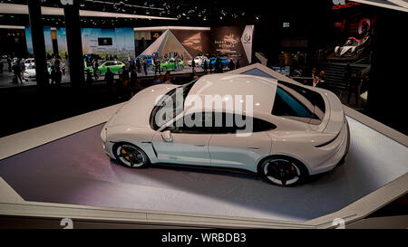 Hessen, Frankfurt, Allemagne. 10 Sep, 2019. Porsche présente la voiture de sport électrique Turbo Taycan S à l'AAI. Photo : Thomas Frey/dpa dpa : Crédit photo alliance/Alamy Live News Banque D'Images