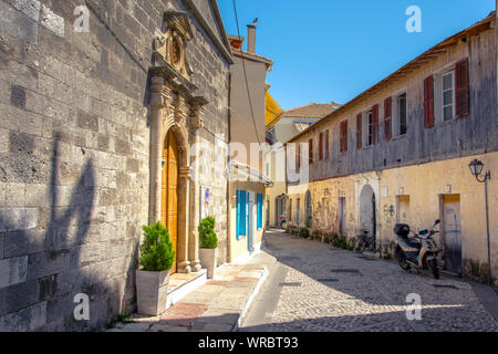 Rue de la vieille ville de Lefkas (Lefkada), l'île Ionienne, Grèce Banque D'Images