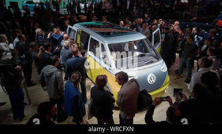 Hessen, Frankfurt, Allemagne. 10 Sep, 2019. VW présente à l'IAA l'étude d'un van VW rétro I.D. Buzz avec entraînement électrique. Photo : Thomas Frey/dpa dpa : Crédit photo alliance/Alamy Live News Banque D'Images