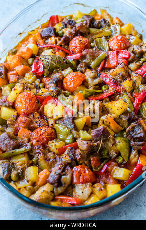 Orman Kebabi Kebap turc / Kebab avec les cubes de viande et légumes ragoût. La nourriture traditionnelle. Banque D'Images