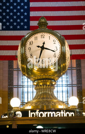 Réveil et stand d'informations sur Grand Central Terminal, NEW YORK, USA Banque D'Images