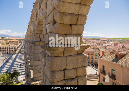 SEGOVIA, ESPAGNE - 27 Avril 2019 : Paysage de l'Aqueduc Romain, le célèbre monument de Segovia, Espagne Banque D'Images