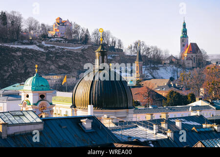 Panorama de Salzbourg à partir de la colline Kapuzinerberg sur Holy Trinity Church Banque D'Images