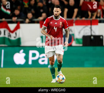 BUDAPEST, HONGRIE - 9 SEPTEMBRE : Tamas Kadar de Hongrie contrôle le ballon pendant l'UEFA EURO 2020 groupe e match de qualification entre la Hongrie et la Slovaquie à Groupama Arena le 9 septembre 2019 à Budapest, Hongrie. Banque D'Images