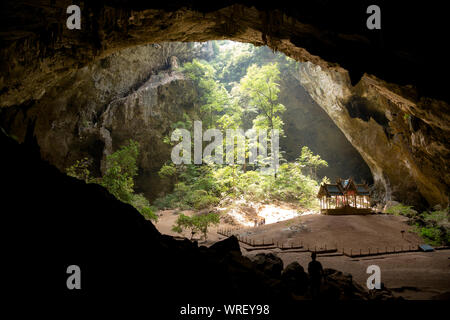 Grotte de Phraya Nakhon est le plus visité est un pavillon à pignons construit pendant le règne du Roi Rama sa beauté et distinctif ident Banque D'Images