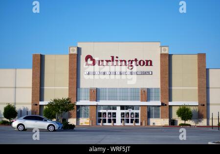 Vitrine de Burlington dans une humble, Texas. Fondée en 1972, c'est un magasin d'escompte situé dans plus de 40 états aux États-Unis et à Porto Rico. Banque D'Images