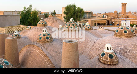 Amir Sultan Ahmad Bathhouse, dômes de toit, Kashan, Ispahan Province, République islamique d'Iran Banque D'Images