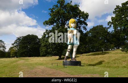 Yorkshire Sculpture Park - Damien Hirst's 'Charity' en fonction de la collection de la société Spastics fort des années 60 Banque D'Images