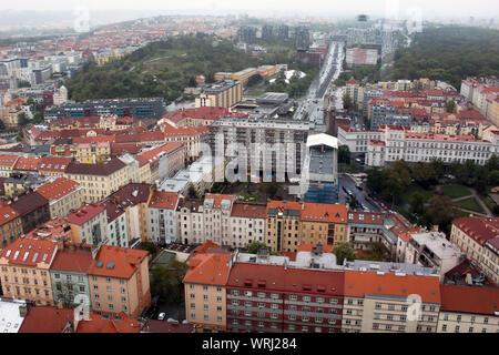 Vue sur les toits de Prague d'en haut Banque D'Images