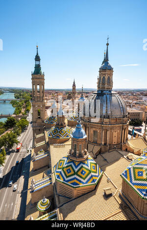 Vue aérienne de la ville basilique Notre Dame à Saragosse, Ville d'Espagne . Banque D'Images