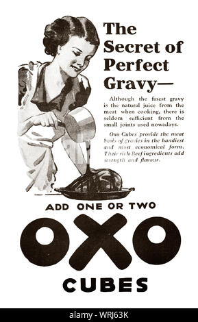 Début des années 1930, les guerres de l'entrepont pour la publicité imprimée Cubes Oxo. Un boeuf concentré ingrédients utilisés comme base de sauce. À l'origine un concentré, liquide visqueux extrait de viande mis au point par l'extrait de viande (Société Lemco) Présentation de la marque Oxo en 1899. Toutefois, le coût de l'Oxo est restée liquide au-delà de la portée de beaucoup de familles, et la société a lancé un projet de recherche visant à élaborer une solide version qui pourrait être vendu en cubes pour un sou. Après beaucoup de recherche, la première Oxo cubes ont été produites en 1910 et a encore accru la popularité d'Oxo. Banque D'Images