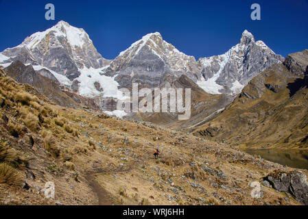 Paysage incroyable beauté, Laguna Carhuacocha, Cordillera Huayhuash, Ancash, Pérou Banque D'Images