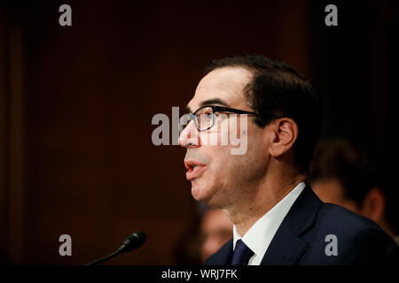 Washington, USA. 10 Sep, 2019. Le secrétaire du Trésor américain Steven Mnuchin parle à un comité sénatorial des banques, du logement et des Affaires urbaines Comité audience concernant le financement du logement des réformes sur la colline du Capitole à Washington, DC, États-Unis, le 10 septembre, 2019. Source : Xinhua/Shen Ting Banque D'Images