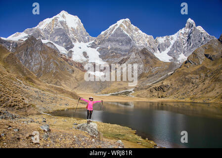 Paysage incroyable beauté, Laguna Carhuacocha, Cordillera Huayhuash, Ancash, Pérou Banque D'Images