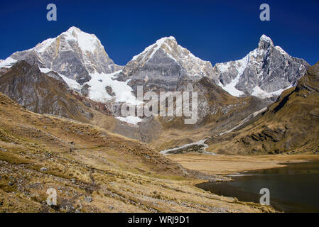 Paysage incroyable beauté, Laguna Carhuacocha, Cordillera Huayhuash, Ancash, Pérou Banque D'Images