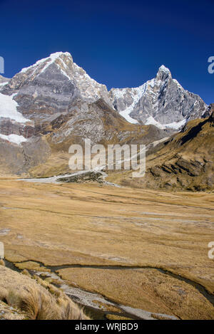 Paysages à la Laguna Carhuacocha, Cordillera Huayhuash, Ancash, Pérou Banque D'Images