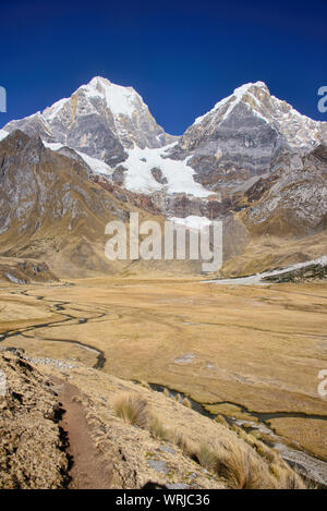 Paysages à la Laguna Carhuacocha, Cordillera Huayhuash, Ancash, Pérou Banque D'Images