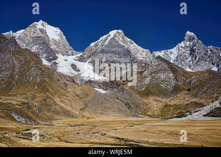 Paysages à la Laguna Carhuacocha, Cordillera Huayhuash, Ancash, Pérou Banque D'Images