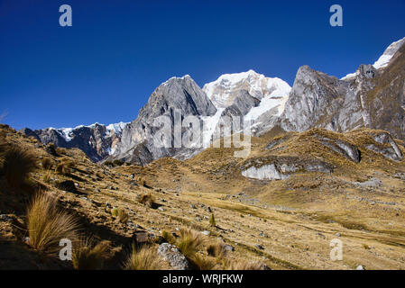 Paysages à la Laguna Carhuacocha, Cordillera Huayhuash, Ancash, Pérou Banque D'Images