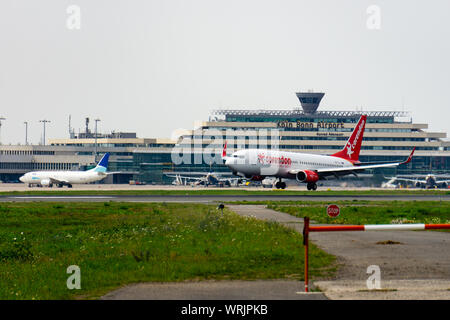 COLOGNE-BONN, Rhénanie du Nord-Westphalie, aéroport, ALLEMAGNE - 28 août 2019 Néerlandais Corendon Airlines Boeing 737-800 atterrit à l'aéroport sur Augus 28, 2019 en Banque D'Images