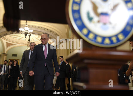 Le leader de l'opposition au Sénat de New York Chuck Schumer s'approche du pupitre pour faire des remarques à la presse après le Parti démocratique, politique hebdomadaire, le déjeuner sur la colline du Capitole, le Mardi, Septembre 10, 2019, dans la région de Washington, DC. Schumer a déclaré la politique commerciale ainsi que la législation sur la sécurité des armes à feu, et d'autres questions, ont été discutés, de même que les déclarations de son congrès d'août évidement. Photo de Mike Theiler/UPI Banque D'Images