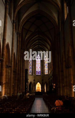 L'intérieur et l'autel de l'église Saint-Martin à Colmar, France. Banque D'Images
