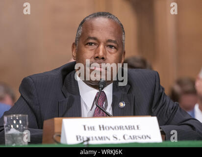 Washington, District de Columbia, Etats-Unis. 10 Sep, 2019. United States Secretary of Housing and Urban Development (HUD) Ben Carson témoigne lors d'une audition devant le comité sénatorial des banques, du logement et des Affaires urbaines intitulé ''La réforme du financement du logement : prochaines étapes'' sur la colline du Capitole à Washington, DC le mardi 10 septembre 2019 Credit : Ron Sachs/CNP/ZUMA/Alamy Fil Live News Banque D'Images