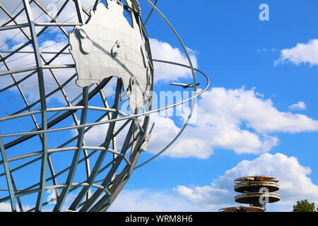 Unisphere est une représentation en acier inoxydable de la Terre, situé à Flushing Meadows-Corona Park, Queens on August 10th, 2019 à New York, USA. (Ph Banque D'Images