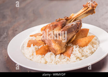 Cuisine orientale, crevettes et Kofta et kabab sur un plat de style Banque D'Images