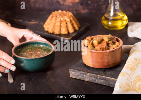 Cuisine orientale, crevettes et Kofta et kabab sur un plat de style Banque D'Images