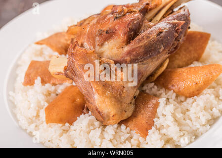 Cuisine orientale, crevettes et Kofta et kabab sur un plat de style Banque D'Images