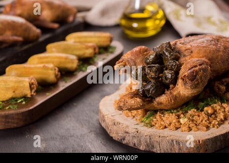 Cuisine orientale, crevettes et Kofta et kabab sur un plat de style Banque D'Images