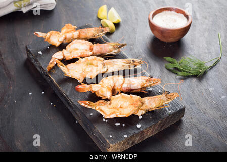 Cuisine orientale, crevettes et Kofta et kabab sur un plat de style Banque D'Images