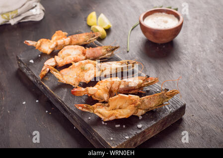 Cuisine orientale, crevettes et Kofta et kabab sur un plat de style Banque D'Images