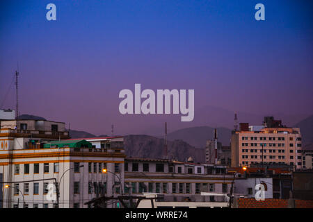 À la coucher du soleil à Lima centre ancien du toit d'une maison à Agadir Banque D'Images