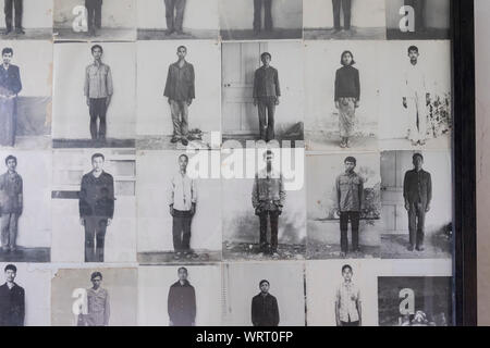 Une sélection de certains des mug shot images de milliers de prisonniers détenus à la prison de sécurité 21, SC-21, aujourd'hui Musée du Génocide de Tuol Sleng. Dans Phnom Pe Banque D'Images