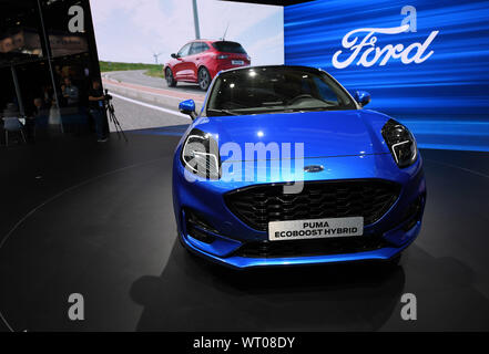 Francfort, Allemagne. 10 Sep, 2019. Un moteur Ecoboost Ford Puma voiture hybride est à l'affiche au cours de la première journée de la presse d'angle de l'International Motor Show (IAA) de 2019 à Francfort, Allemagne, le 10 septembre, 2019. Environ 800 exposants venus de 30 pays et régions ont enregistré pour l'IAA 2019, qui sera ouvert officiellement le jeudi et dure jusqu'à 22 septembre. Crédit : Yang Lu/Xinhua/Alamy Live News Banque D'Images