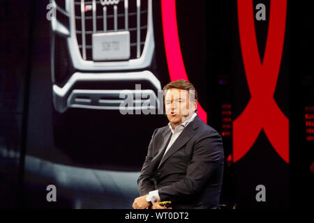 Francfort, Allemagne. 10 Sep, 2019. Bram Schot, le président du comité de direction d'Audi, prend la parole à la conférence de presse du constructeur automobile allemand Audi, partie du groupe Volkswagen, à la 2019 Internationale Automobil-Ausstellung (AAI). (Photo de Michael Debets/Pacific Press) Credit : Pacific Press Agency/Alamy Live News Banque D'Images