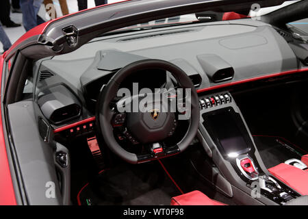 Francfort, Allemagne. 10 Sep, 2019. Le constructeur automobile italien Lamborghini affiche la voiture sport décapotable Ouragan Evo 2019 Spyder à l'Internationale Automobil-Ausstellung (AAI). (Photo de Michael Debets/Pacific Press) Credit : Pacific Press Agency/Alamy Live News Banque D'Images