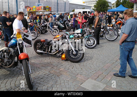 Les motos garées en Mäntä Messut bike show Mansen (Tampere juste piston en anglais), Tampere, Finlande Banque D'Images