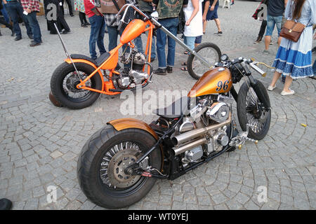 Les motos garées à l'personnalisés bike show Mansen (Mäntä Messut piston Tampere juste en anglais). Banque D'Images