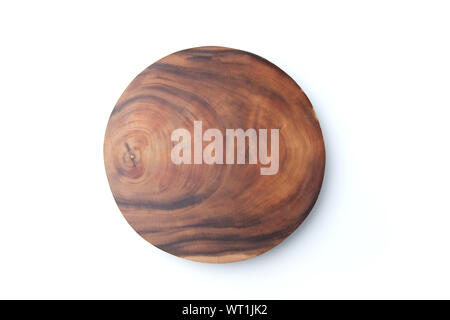 Planche à découper ronde en bois libre isolé sur fond blanc Banque D'Images