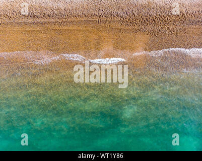 Photo aérienne de la belle plage de Brighton, situé dans la côte sud de l'Angleterre, Royaume-Uni, qui fait partie de la ville de Brighton et Hove, disponible sur une Banque D'Images