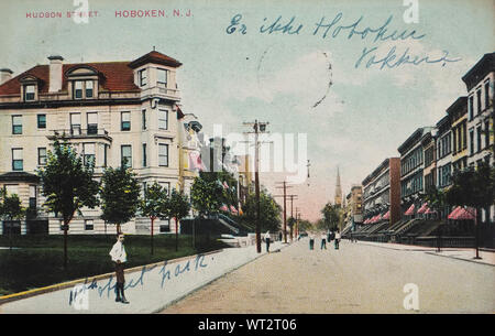 Hudson Street dans la ville de Hoboken, New Jersey USA ca 1909, un millésime utilisé carte postale avec écrit en norvégien : "n'est pas beau d'Hoboken' et 11e Rue Park Banque D'Images