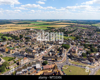 Photo aérienne de la ville balnéaire de Hunstanton à Norfolk. Montrant la plage par une belle journée ensoleillée Banque D'Images