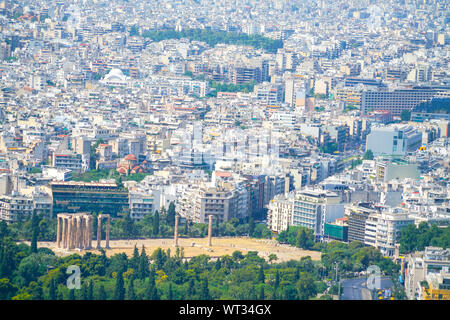 Athènes urbaine Vue de dessus le mont Lycabette le point le plus élevé de la ville, la Grèce. Banque D'Images