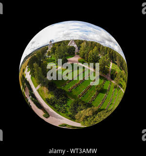 Trois dimensions d'une vue panoramique sur la cité médiévale greystone Église de Sainte Marie à Hollola, la Finlande dans une mini planète style panorama. Banque D'Images